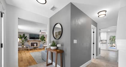 Pool * Pickleball * Game Room * Sleeps 18!