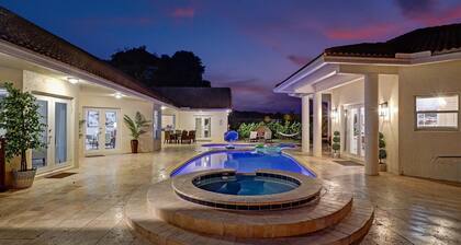 The Grand Luxe 8BR Villa w POOL and basketball