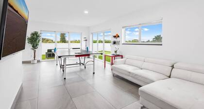 Apt w/Patio, Balcony & Mini-Golf