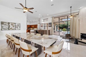 Interior - Spacious home w/pool & tennis court (Sunrise)