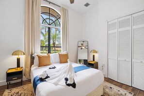 Desk, iron/ironing board, WiFi, bed sheets - Spacious home w/pool & tennis court (Sunrise)