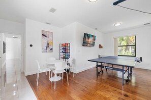 Games room - Spacious home w/pool & tennis court (Sunrise)