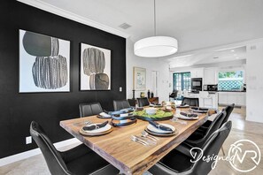 Dining - Waterfront 7BR, heated Pool, jacuzzi, BBQ,fire pit (Hallandale Beach)