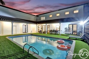 Pool - Waterfront 7BR, heated Pool, jacuzzi, BBQ,fire pit (Hallandale Beach)