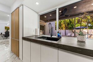 Interior - Coastal home w/pool, Tiki hut & Rooftop fire pit (Pompano Beach)