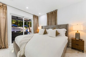 5 bedrooms, iron/ironing board, WiFi, bed sheets - Coastal home w/pool, Tiki hut & Rooftop fire pit (Pompano Beach)