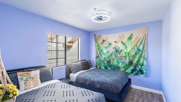 Iron/ironing board, Internet, bed sheets