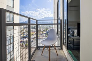 Estúdio empresarial, sacada, vista para a cidade | Sacada