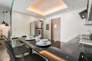 Business Studio, Balcony, City View | Private kitchen | Griddle - KYO Constella (Monterrey)