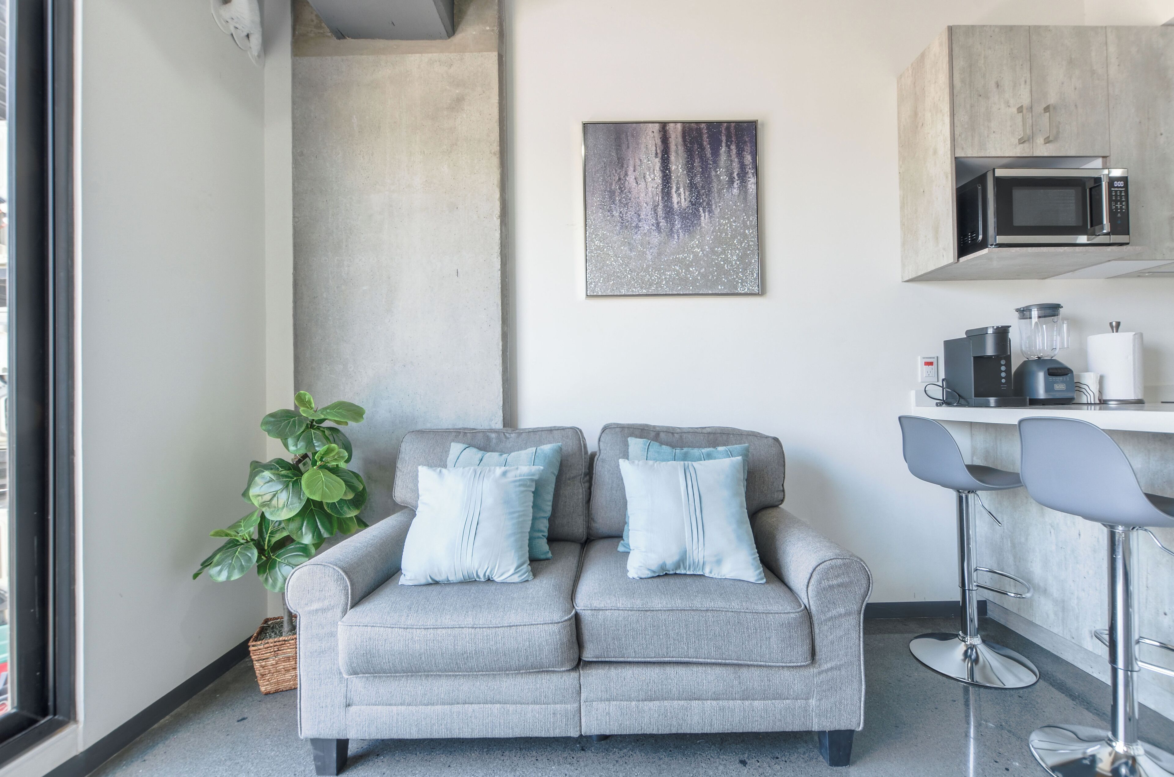 Comfort Suite, Balcony, City View | Living area