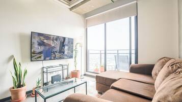 Junior Suite, Balcony, City View | Living area