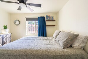 2 chambres, fer et planche à repasser, Wi-Fi gratuit, draps fournis