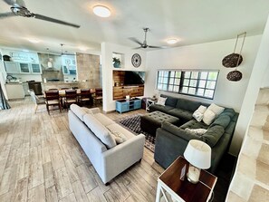Living area - Fabulous 4-bedroom Home, 900 Meters from Ocean in Cozumel (San Miguel de Cozumel)