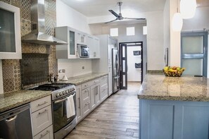 Private kitchen - Fabulous 4-bedroom Home, 900 Meters from Ocean in Cozumel (San Miguel de Cozumel)