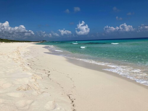 Fabulous 4-bedroom Home, 900 Meters from Ocean in Cozumel