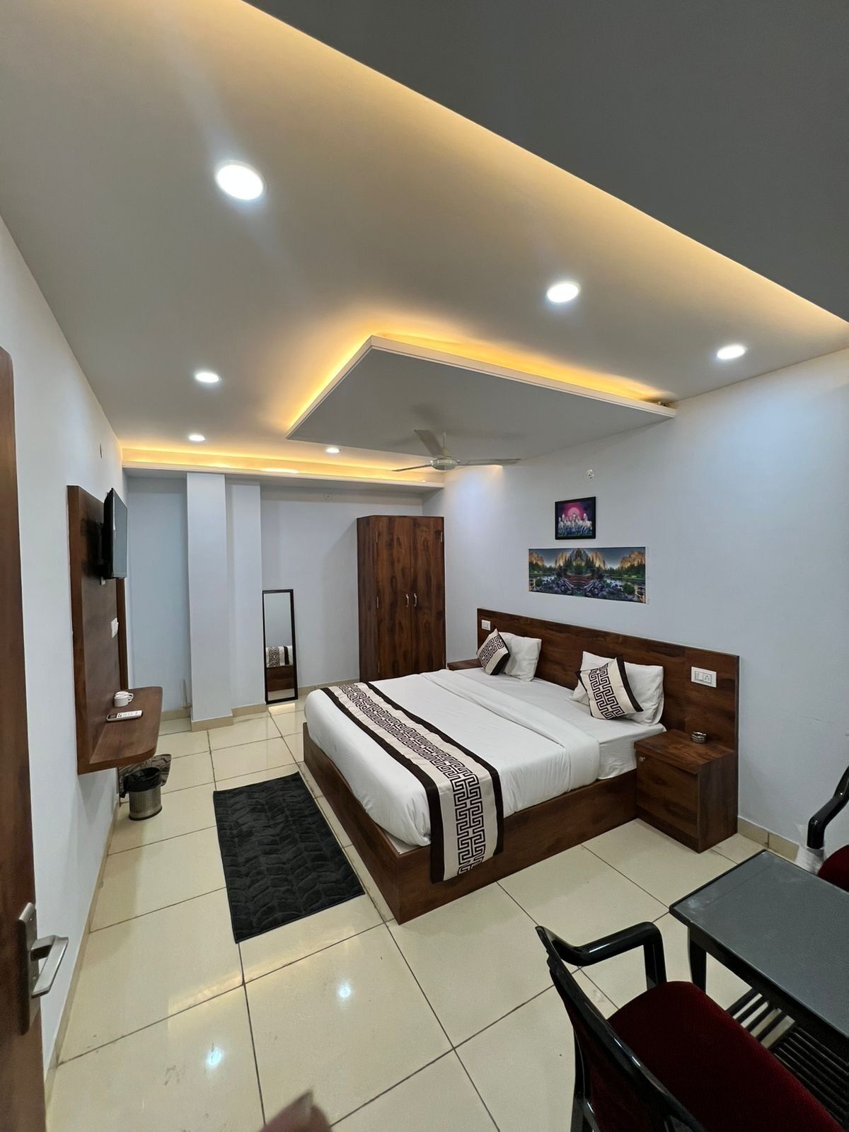 Caja de seguridad en la habitación, escritorio y wifi gratis 