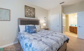3 Schlafzimmer, Bügeleisen/Bügelbrett, Reisekinderbett, kostenloses WLAN