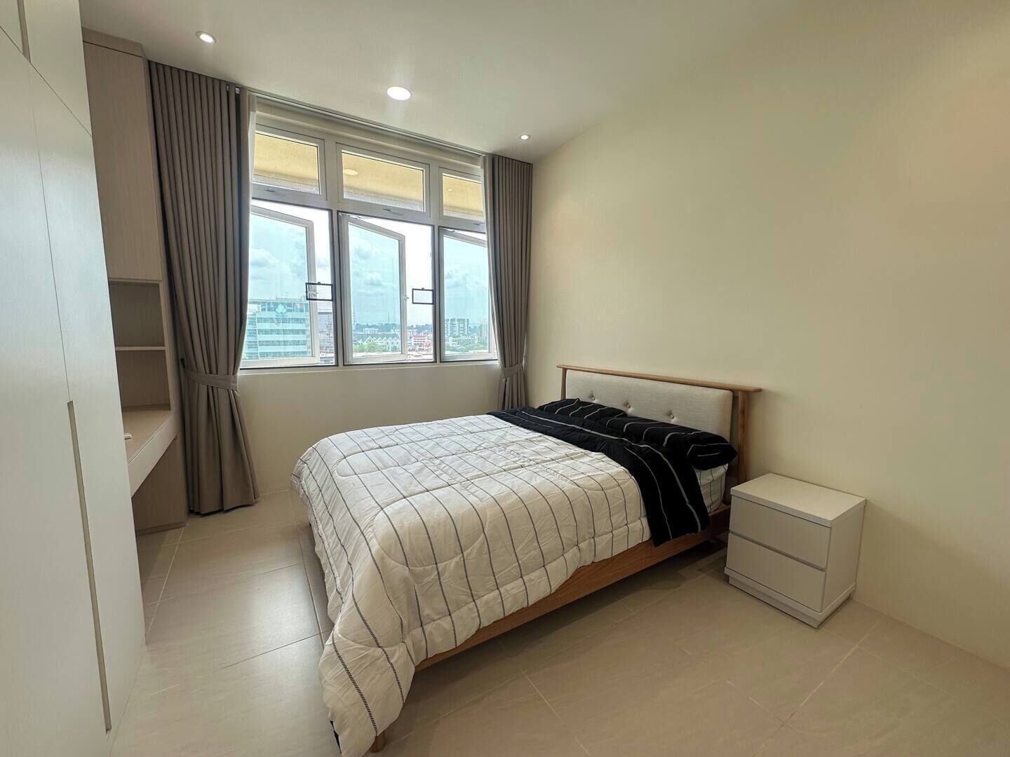 Travel cot, WiFi, bed sheets, wheelchair access