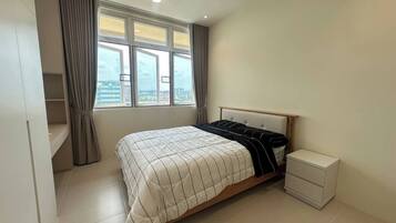 Travel cot, WiFi, bed sheets, wheelchair access