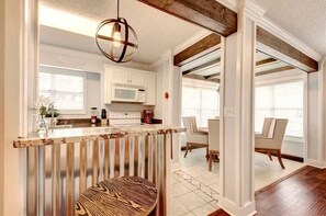 Fridge, microwave, oven, stovetop - Island Square condo #808 (Saint Simons Island)