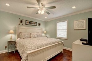 Iron/ironing board, free WiFi, bed sheets - Island Square condo #808 (Saint Simons Island)