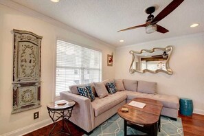 TV, fireplace - Island Square condo #808 (Saint Simons Island)
