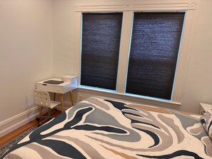 2 bedrooms, iron/ironing board, WiFi, bed sheets - Charming Swampscott Retreat • 2BR • AC • Spa-Style Amenities (Swampscott)
