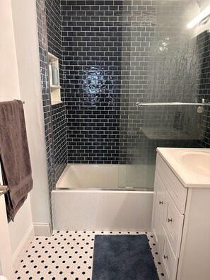 Hair dryer, towels, soap, toilet paper - Charming Swampscott Retreat • 2BR • AC • Spa-Style Amenities (Swampscott)