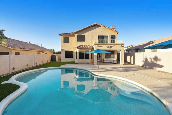 Outdoor pool - Tranquil Retreat in Cave Creek (Cave Creek)