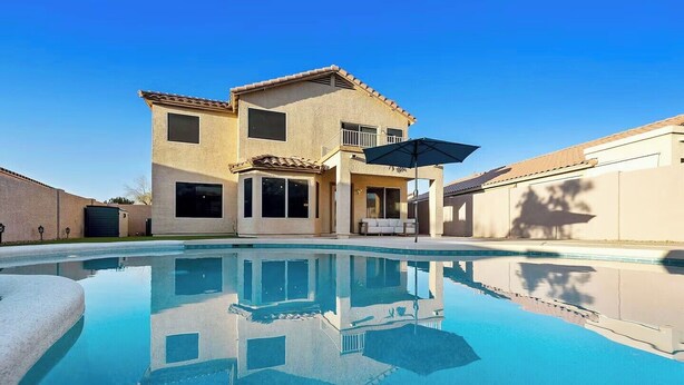 A two-story house with a swimming pool in the backyard. - Tranquil Retreat in Cave Creek (Cave Creek)