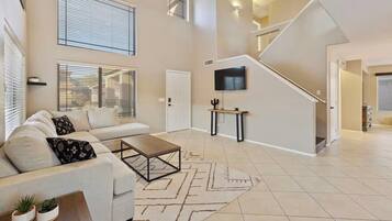 Comfort Triple Room | Living area