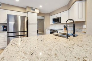 Comfort Triple Room | Private kitchen | Fridge, microwave, oven, stovetop - Tranquil Retreat in Cave Creek (Cave Creek)