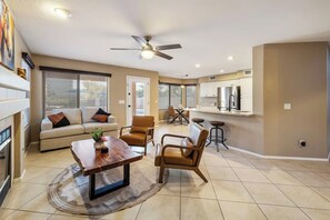 舒適三人房 | 內部