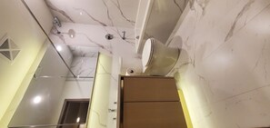 Pyyhkeet, saippua, vessapaperi