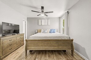 2 bedrooms, iron/ironing board, free WiFi, bed sheets - Old Town Scottsdale Townhouse | Heated Pool (Scottsdale)