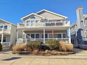 Exterior - Bright & Airy Southend 4BR Condo • Sleeps 10 • Rooftop Deck (Ocean City)
