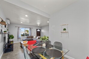Dining - Tranquil 2-bedroom house with AC in pleasant Rosemead (Rosemead)