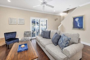 TV - Close to Island Amenities (St. Simons Island)