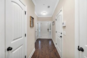 Interior - Close to Island Amenities (St. Simons Island)