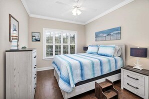 Iron/ironing board, free WiFi, bed sheets - Close to Island Amenities (St. Simons Island)