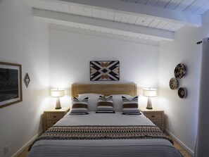 2 bedrooms, Internet, bed sheets - Bell Rock Retreat: Style and Comfort - Walk to Trails (Sedona)