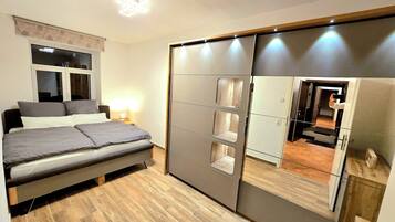 Bügeleisen/Bügelbrett, kostenloses WLAN, Bettwäsche