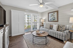 TV - Oceanfront Condominium with Great Amenities. Loads of Family Fun! (St. Simons Island)