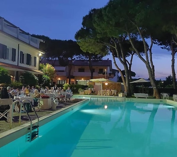 Seasonal outdoor pool