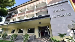 A hotel building with a sign reading 'HOTEL EL PRADO'. - Villa Elprado (Cervia)