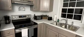 New, modern apartment near touristy Mystic!