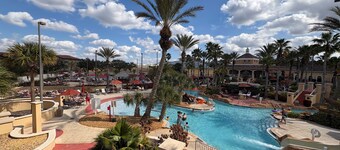 4B/3B townhome close to Disney! Onsite pools, hot tubs, gym & restaurant!