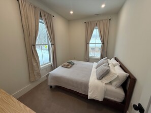 4 bedrooms, iron/ironing board, WiFi, bed sheets - The Grange — Updated Village Home Near Okemo (Ludlow)