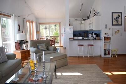 Hummingbird Haven- 3BR Home | Close to Beach