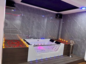 Suihku, bidee, pyyhkeet, saippua